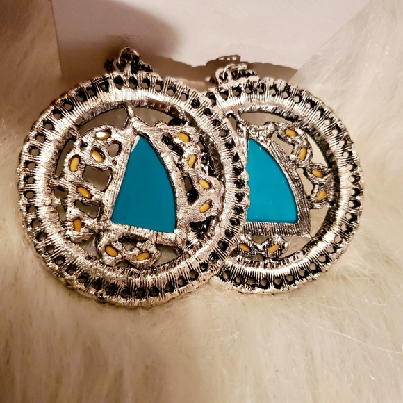 Earrings - Picture 3 of 4